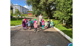Увлекательная экскурсия по территории своего детского сада.