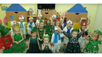 Малыши поздравляют всех с Новым Годом!.