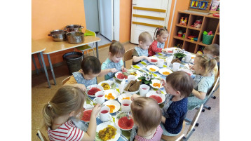 Как правильно вести себя за столом.