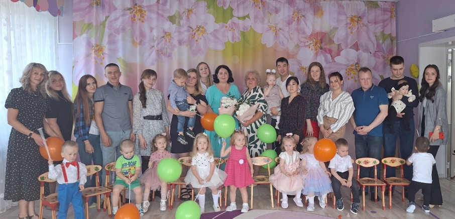Весёлый праздник у "Неваляшек".