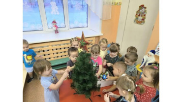 Наша гостья — зелёная ёлочка.?.